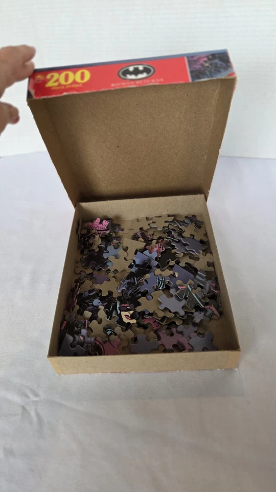 Batman Returns 1992 DC Toy  Puzzle Catwoman 200 Piece Puzzle - Image 4 of 4