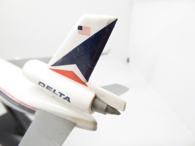 MAQUETTE - 1/200 - MCDONNELL DOUGLAS - MD11 - MD 11 - DELTA AIR