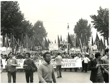 Italia, Dimostrazione   Tirage argentique  18x24  Circa 1962     Tirag