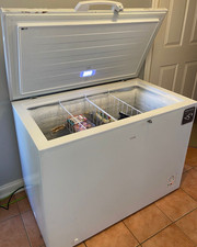 LOGIK L300CFW22 Chest Freezer White, Winter Security, Freestanding, 111cm Wide