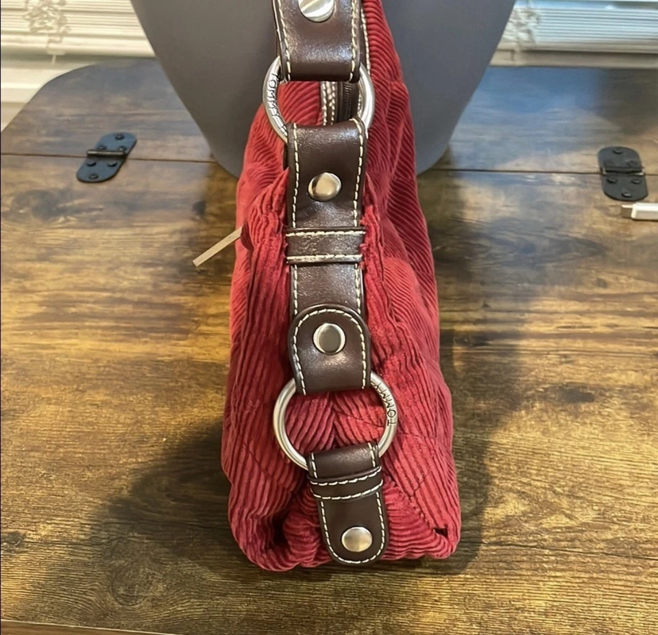 Mini bolso Tommy Hilfiger rojo vintage de pana con detalle acolchado Foto 3 de 4