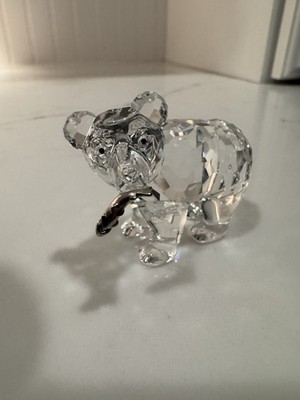 SWAROVSKI Figurine Grizzly Bear Cub holding Rhodium Fish #261925 Retired