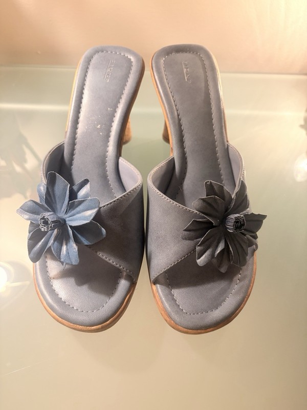 Fioni-90’s/Y2K Vintage, Blue, Leather, Floral, Open Toe Wedge Heel Sandal Size 7