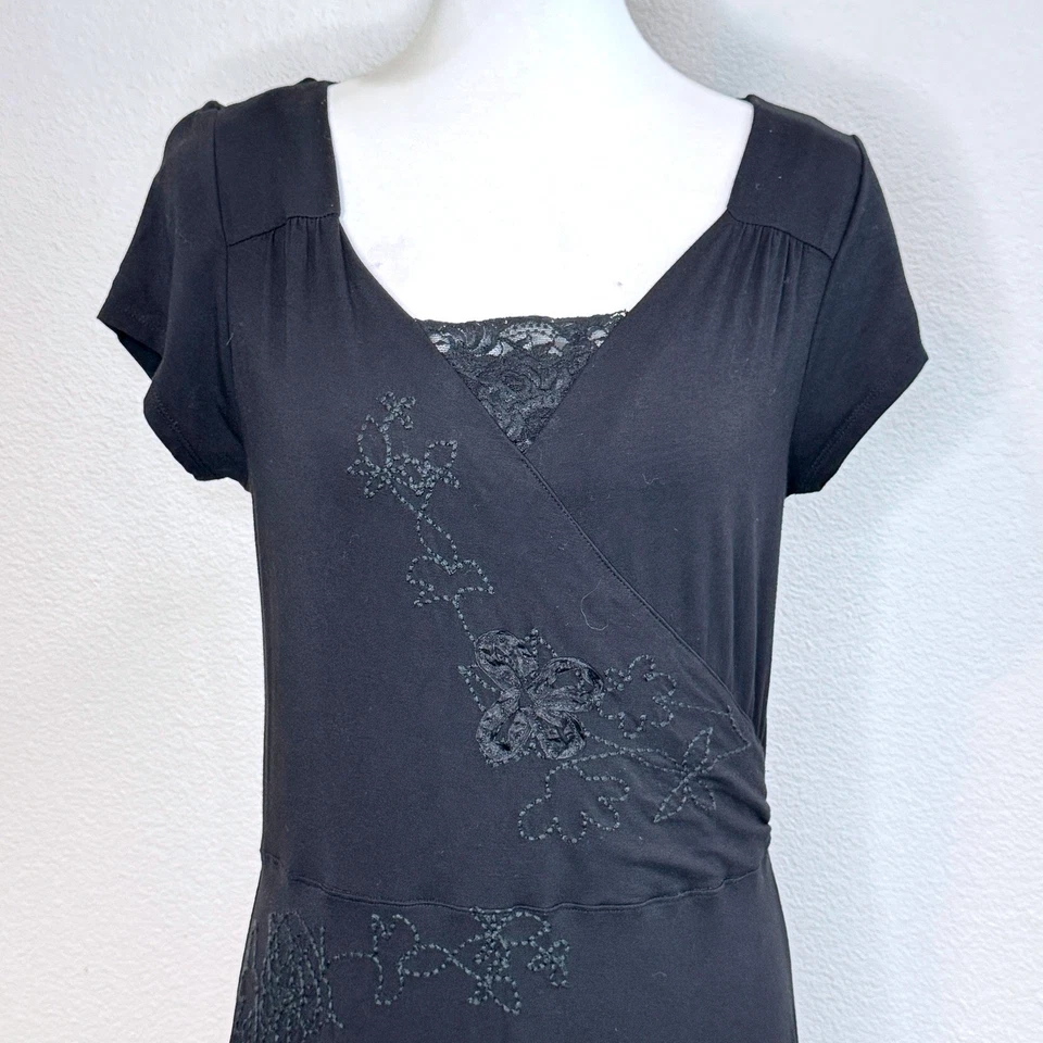 Vestido OILILY Jersey Tejido Ajuste y Acampanado Bordado L/XL Negro Manga Corta Midi Foto 2 de 4