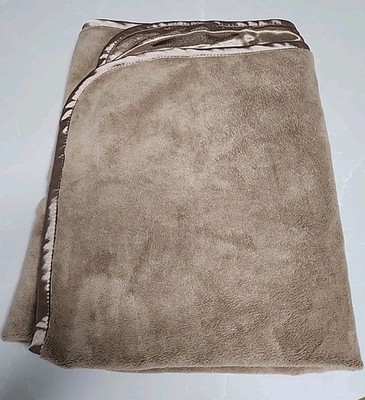 BROOKSTONE N-A-P NAP TAN & SATIN TRIM PLUSH SOFT TRAVEL THROW BLANKET 52x36