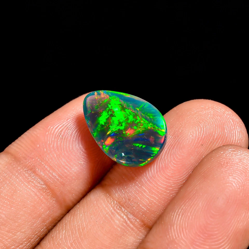 Elección del joyero: cabujón de ópalo Welo negro de 4,00 quilates - ovalado de 14x9 mm - impresionante fuego Foto 3 de 3
