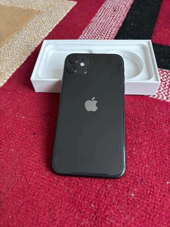 Apple iPhone 11 64gb Black Unlocked Boxed  - Image 4 of 4