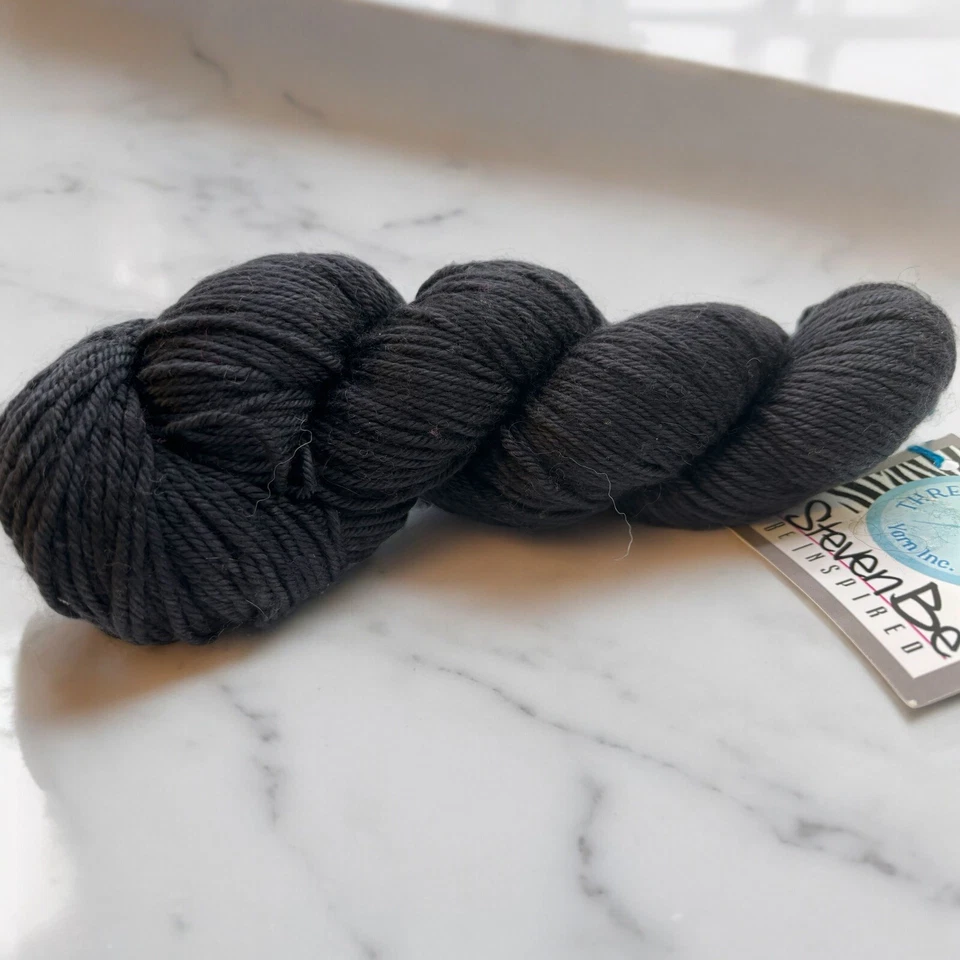 三个爱尔兰女孩 Springvale DK 纱线美利奴/尼龙“黑出”Stevenbe 限定 — 第 2/4 张图片