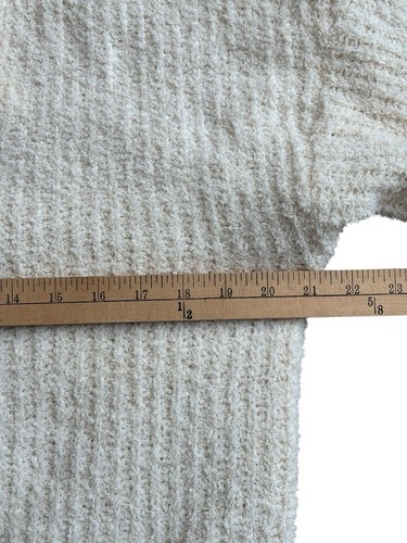 Kendall And Kylie Cropped V Neck Sweater Women's Size Small Cream Fuzzy Ribbed - Picture 12 of 12
