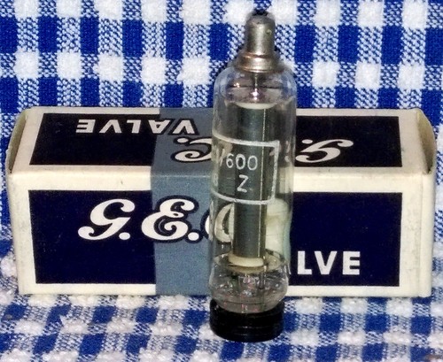 NUEVO DE LOTE ANTIGUO GEC 'Z' serie SC1/600 tubo de vacío radio válvula de TV, PROBADO - Imagen 2 de 3