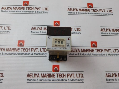 Omron E5C4-R20K Temperature Controller With Base 100/110 VAC 50/60Hz