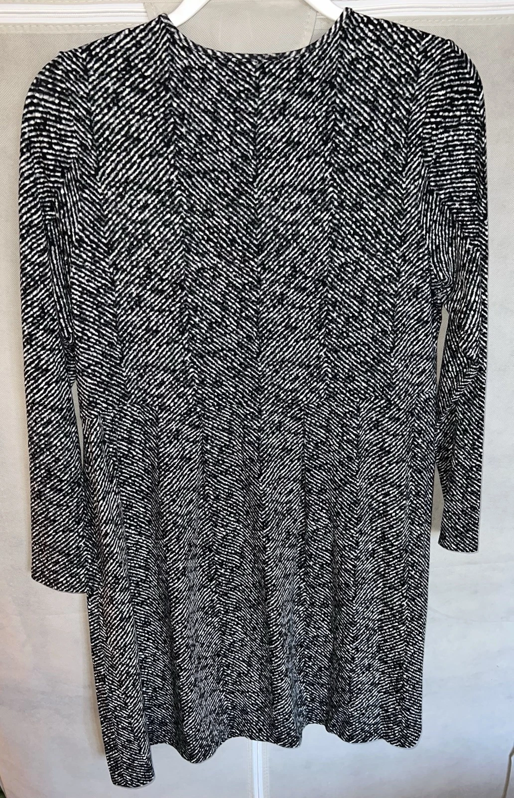 VETEMENTS Abito tubino Wearever Collection J. Jill nero e grigio stampa plissettato in vita MP