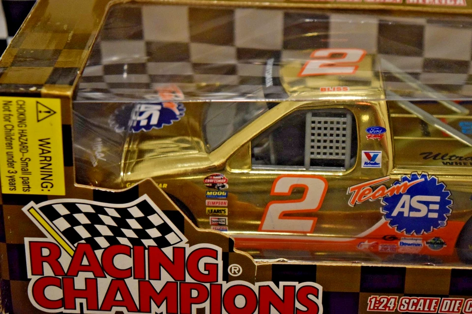 Camión de carreras Racing Champions 50 aniversario oro #2 Mike Bliss Team ASE 1:24 Foto 2 de 4