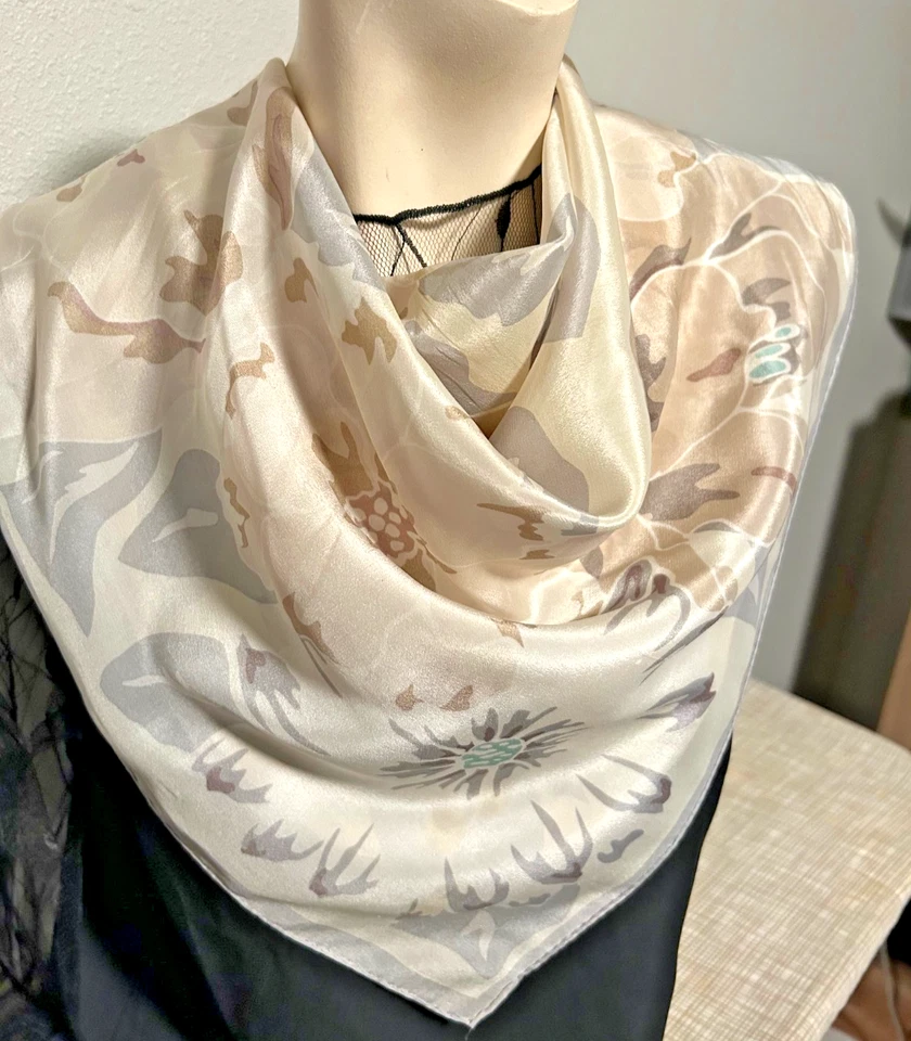 Preciosa bufanda vintage de 31 x 31 pulgadas de seda, bronceada grande, malva y gris con patrón floral Foto 4 de 4