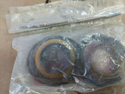 NOS TRACTOR PARTS G105546 SEAL Case parts 35WL, W11, 455B, 680G, 850C, 35A, 850B