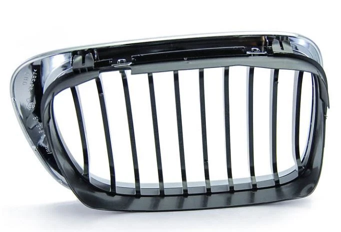 Genuíno BMW E46 Front Passenger Side Chrome Frame Grelha Renal NOVO 51138208686 - Imagem 2 de 4