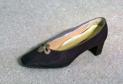 peacocks block heels