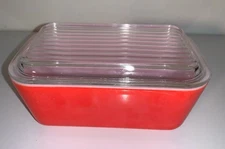 Vintage Pyrex Red Refrigerator Dish 1.5 pint Dish With Lid 0502  35