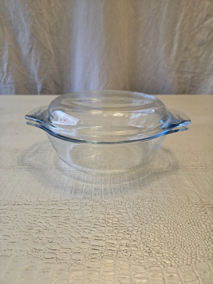 Cocotte en pyrex transparent vintage avec couvercle - France