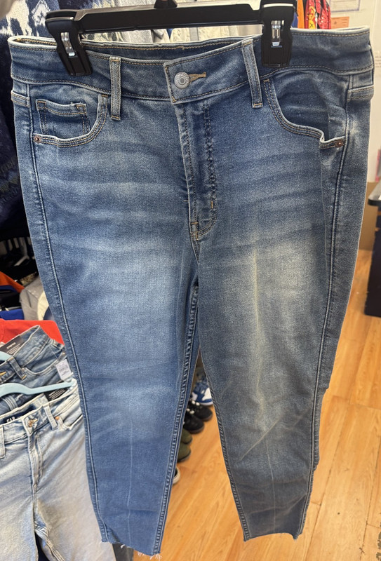 OLD NAVY EXTRA HIGH-RISE ROCKSTAR SUPER SKINNY SECRET POCKETS SIZE-10 PETITE