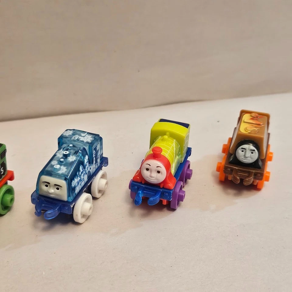 LOTE DE 9 Thomas the Tank Engine & Friends Minis 2" Figuras Tren Miniatura Juguetes Foto 4 de 4