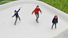 3 St&uuml;ck 1/87 Eisl&auml;ufer Schlittschuhl&auml;ufer aus Resin - Made in Germany - unbemalt