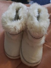 GORGEOUS BABY BOOTS SIZE 12-15 MONTHS
