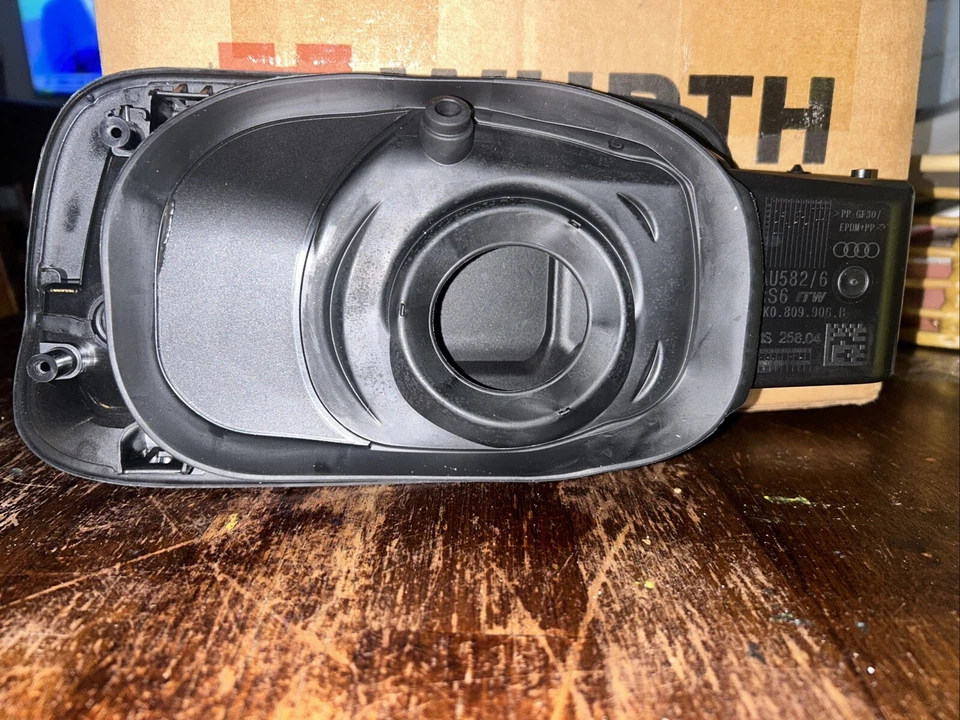 2021 2022 2023 Audi RS6 C8 bolso da porta do tanque de enchimento de combustível AUDI OEM PART 4K0809906B - Imagem 3 de 4