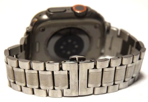 Apple Watch Ultra 1st Gen 49mm Titanium LTE (A2622) w/Stainless Steel Mesh Band - Photo 18 sur 20