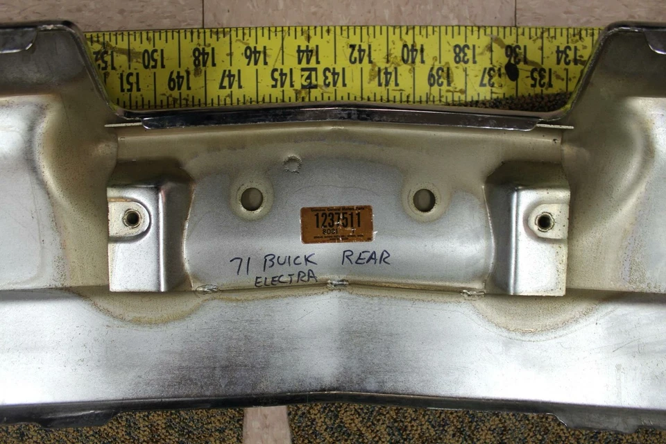 Nuevo parachoques trasero cromado GM "Casi como nuevo" OEM 1237511 1971 Buick Electra (B166) Foto 4 de 4