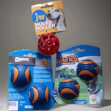 Bälle und Bademantel !! Schönes Set für kleine Hunde !! SIEHE Bilder !!!