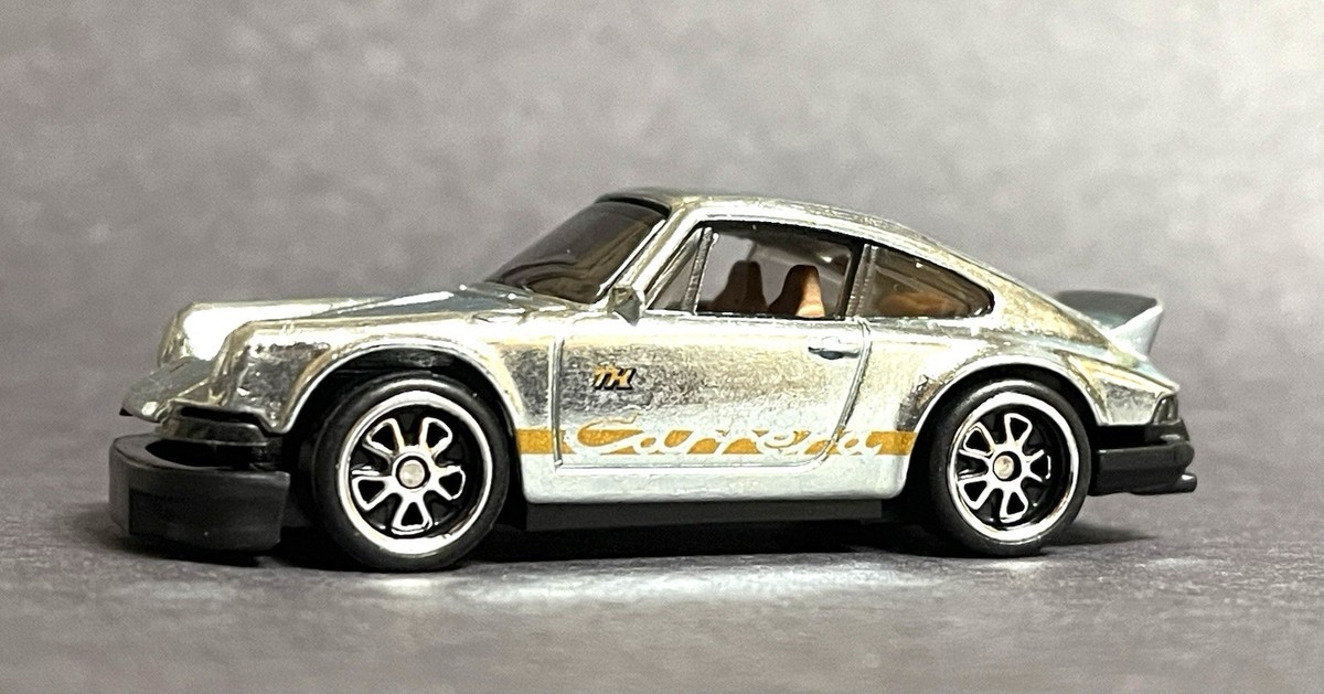 Hot Wheel New 26 Super Treasure Hunt Factory-Custom 911 Carrera RS