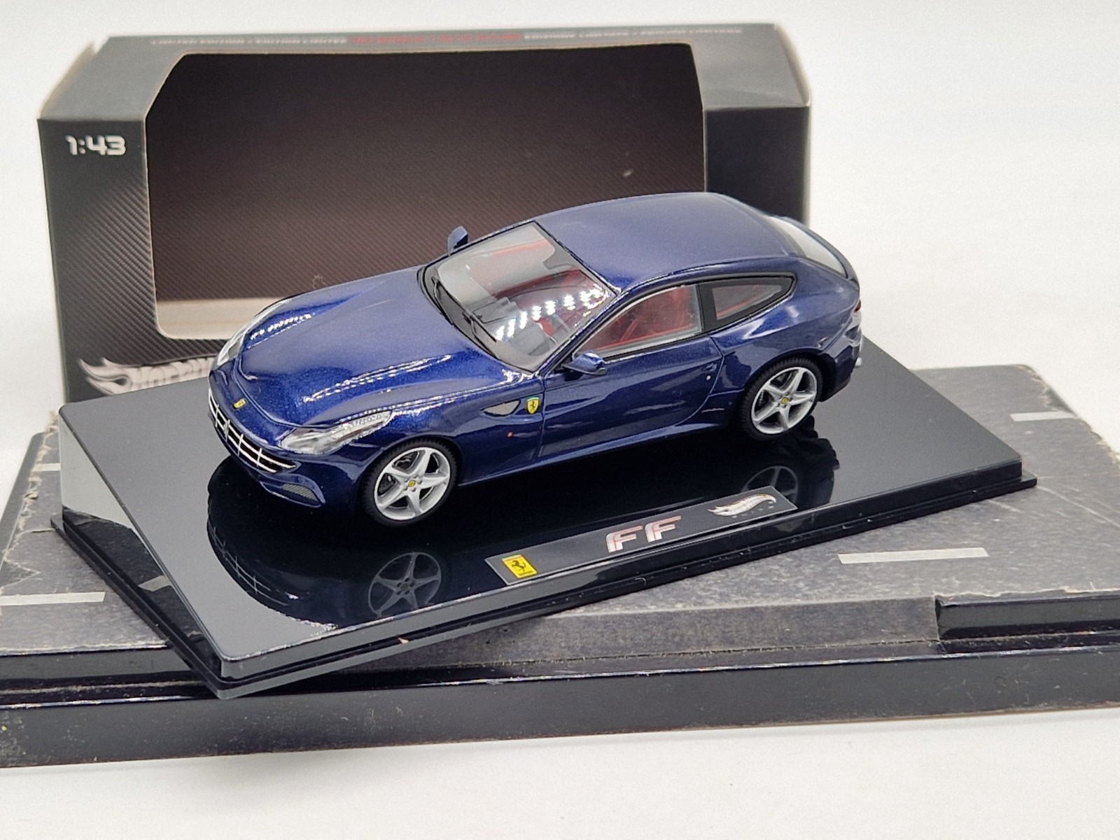 FERRARI FF (Ferrari Four)  - Mattel Hot Wheels - Scala 1/43