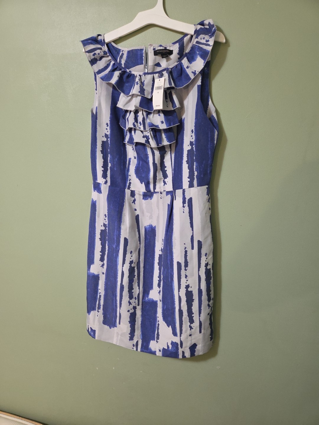 Banana Republic Dress  Blue Gray Ruffle Neck Sleeveless Sheath Size 6