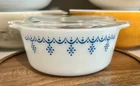 Pyrex 472 Garland Snowflake Casserole with Lid Vintage White Blue