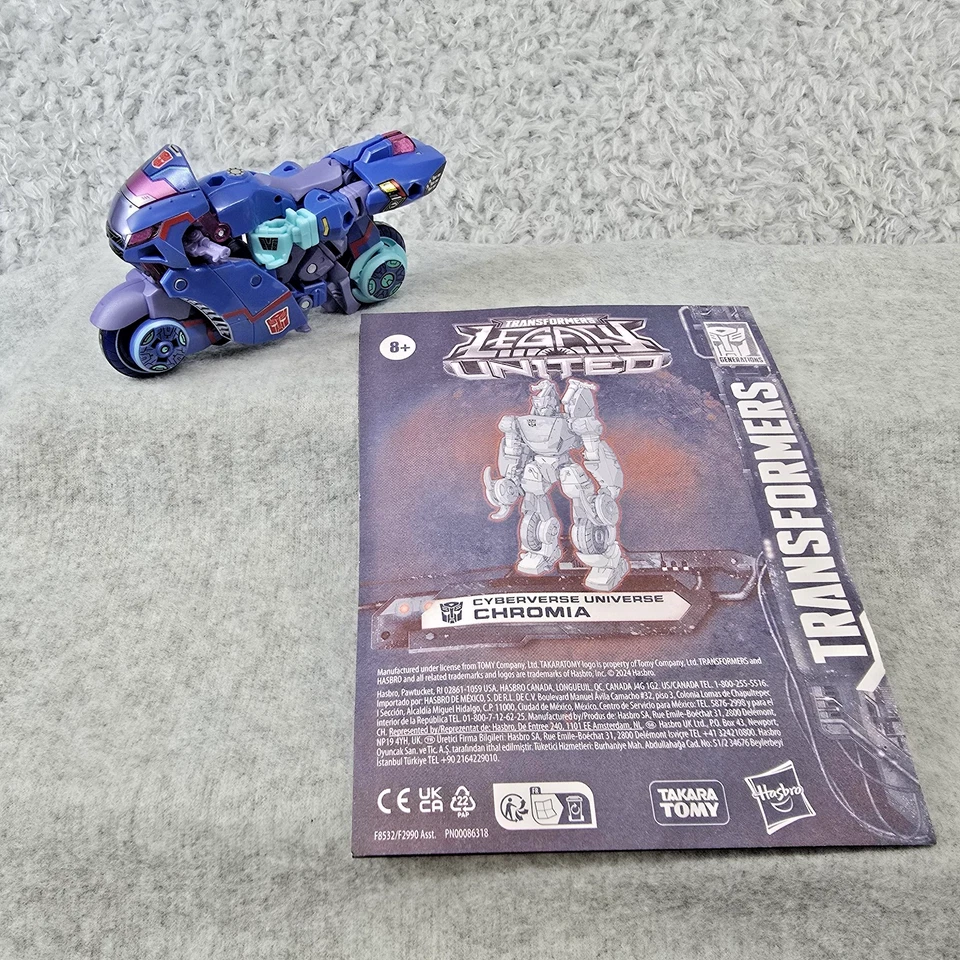 Transformers Chromia Deluxe Figure Cyberverse Universe Hasbro 2024 - Image 3 of 4