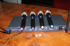 VocoPro UHF-5800-9 PLUS Wireless System w/4 Handheld Mic Missing 1 Battery Cover