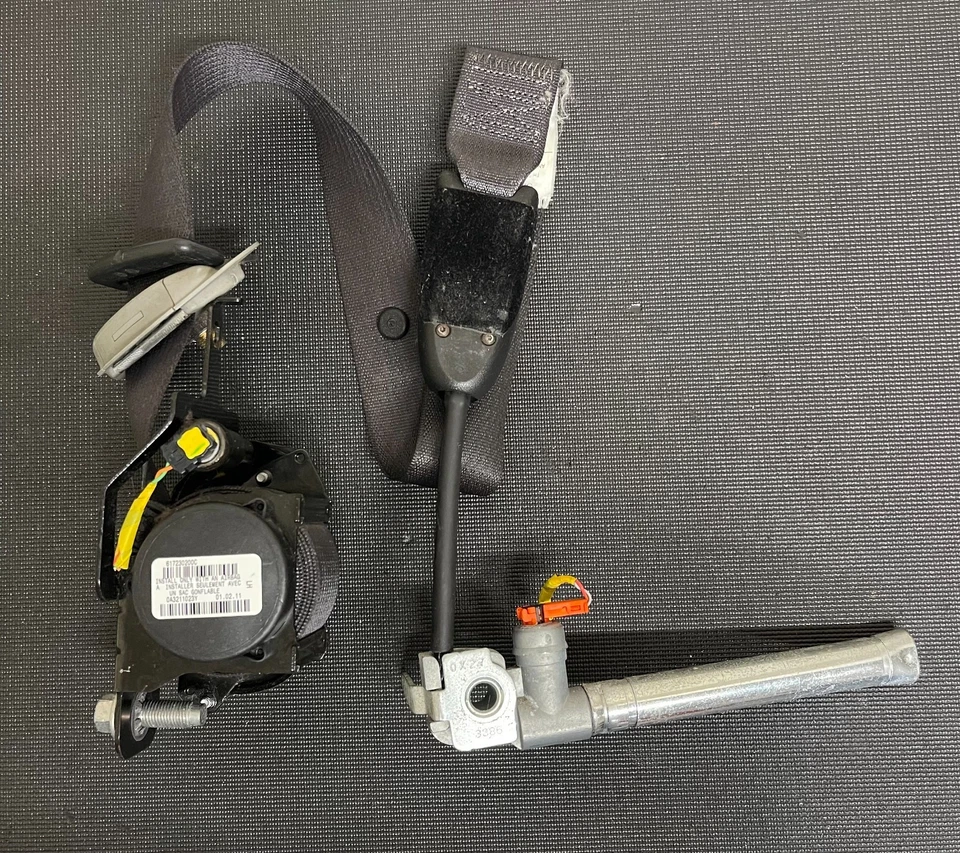 2011 2012 2013 Kia Sorento Front LEFT DRIVER Side Seat Belt OEM - Image 2 of 4