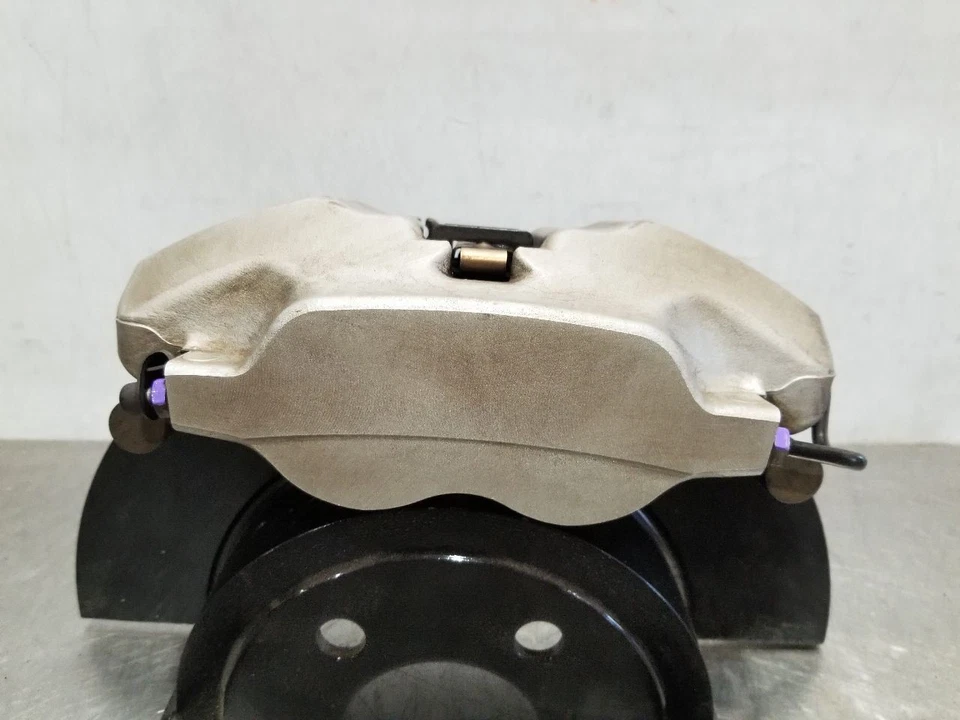 PINZA FRENO DELANTERO IZQUIERDO BMW 530I 23 2023 688583902 Foto 2 de 4