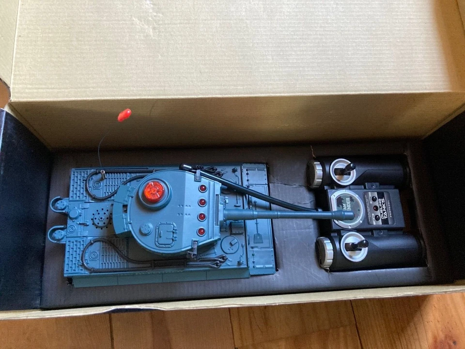 Protocol DUELING TANKS Radio Control 2 Tank Set - USED Once - Image 3 of 4