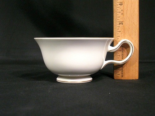 Wedgwood Gloucester (Rim) Peony Shape Footed Cups & Saucers Set of 8 (16 Pieces) - Picture 11 of 12