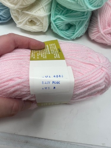 Bernat Germantown Acrylic Medium Worsted Weight Lot of 12 Skeins - 第 3/7 張圖片