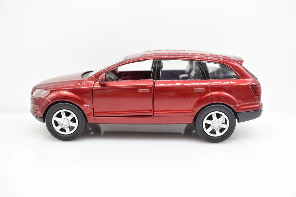 Diecast Model Car Scale 1:32 Audi Q7 Red Collection Auction - Image 4 of 4