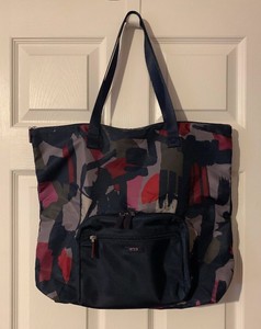 tumi foldable tote
