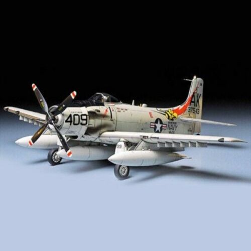 Maquettes Avion et véhicule : Messerschmitt Me262 A-2a et Kettenkraftrad - Maquettes  Tamiya - Rue des Maquettes