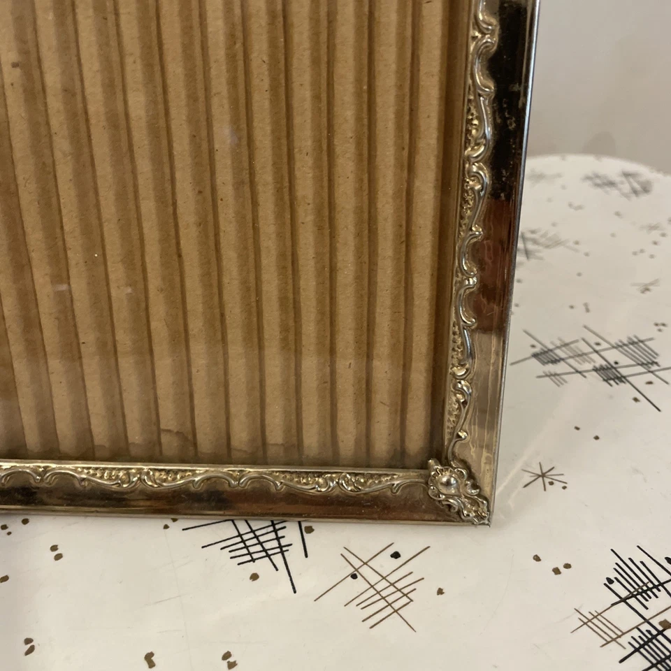 Antiguo marco de fotos ornamentado grabado latón 7x9 floral decoración provincia francesa Foto 3 de 4