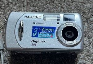 Retro Samsung Digital Camera Digimax 301 3.2MP Silver Tested
