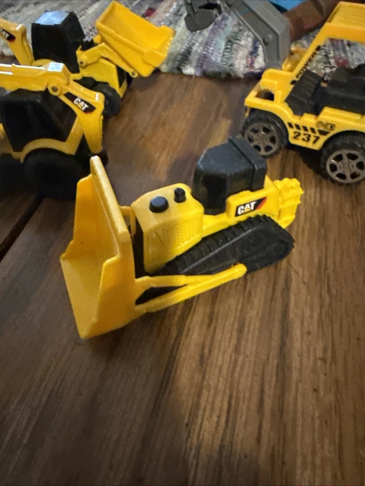 Construction Vehicle Lot of 6 - 1/64 CAT Heavy Equipment Truck Bulldozer Loaders - Image 4 of 4