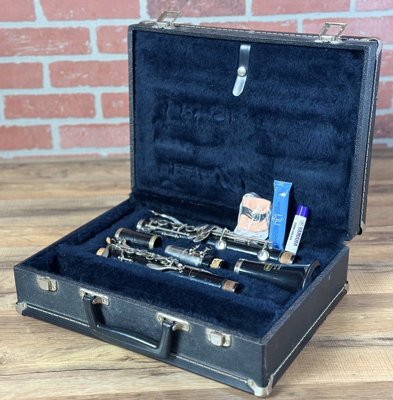 Selmer Bundy Resonite Clarinet - S/N: 707343 - W/ Yamaha 4C Mouthpiece (Used)