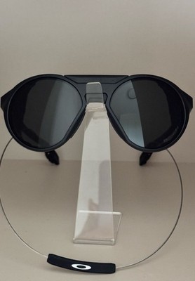 Gafas de sol Oakley Clifden OO9440 con montura negra mate y lentes negras